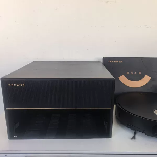 95% New Dreame X50Master Overseas Version Fully Automatic Water Supply and Drainage Sweeping, Vacuuming, and Mopping Floor Cleaning Robot