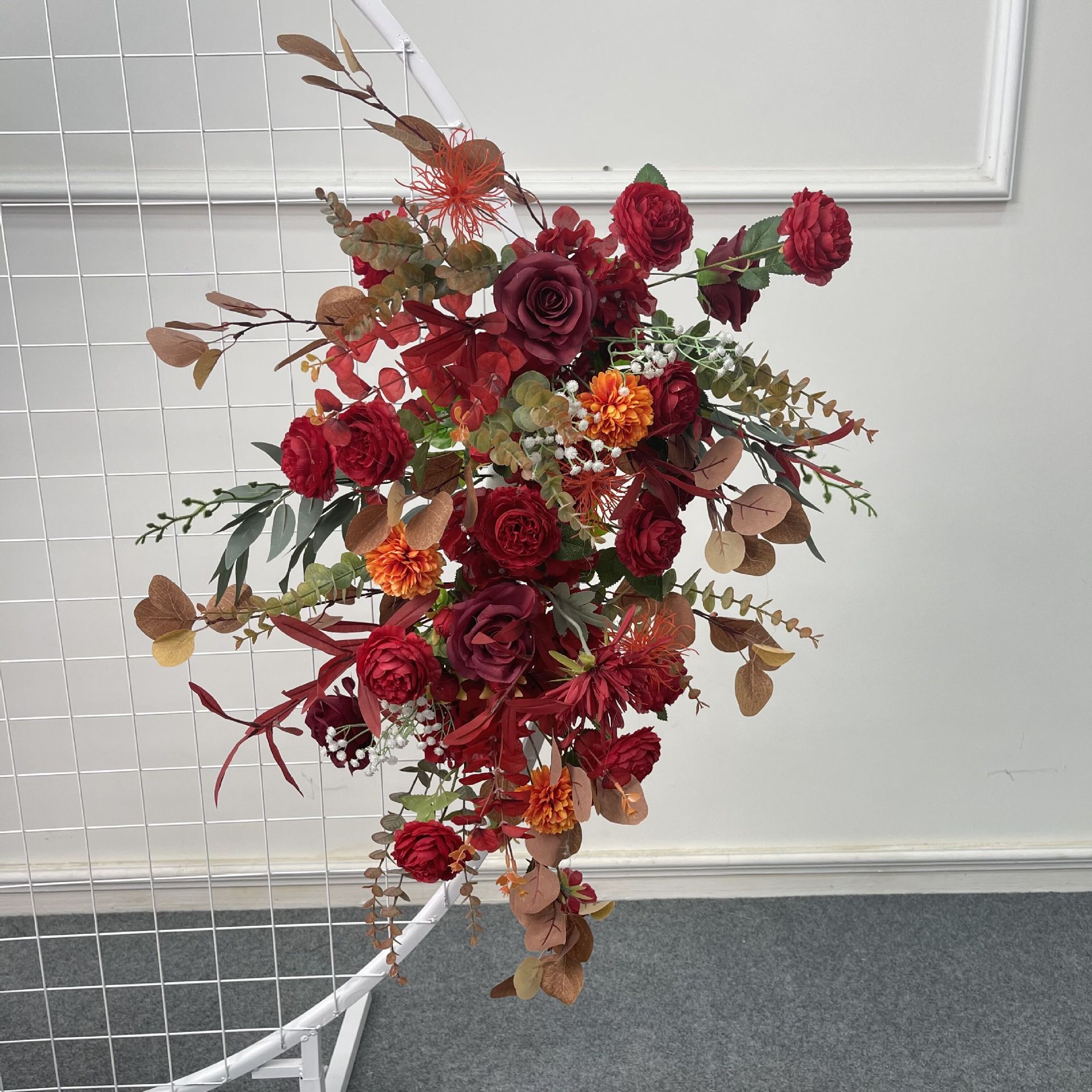 El comercio exterior de la boda flor artificial piso de la boda flor de seda apoyos de la flor de eucalipto flor artificial fila accesorios de la boda floral