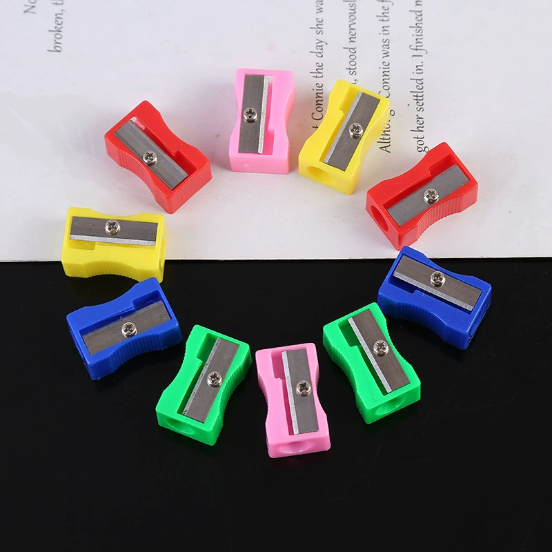 Фабрика прямой пластиковая прямоугольная точилка для карандашей студент поставляет небольшую квадратную точилку для карандашей 641 точилка для карандашей