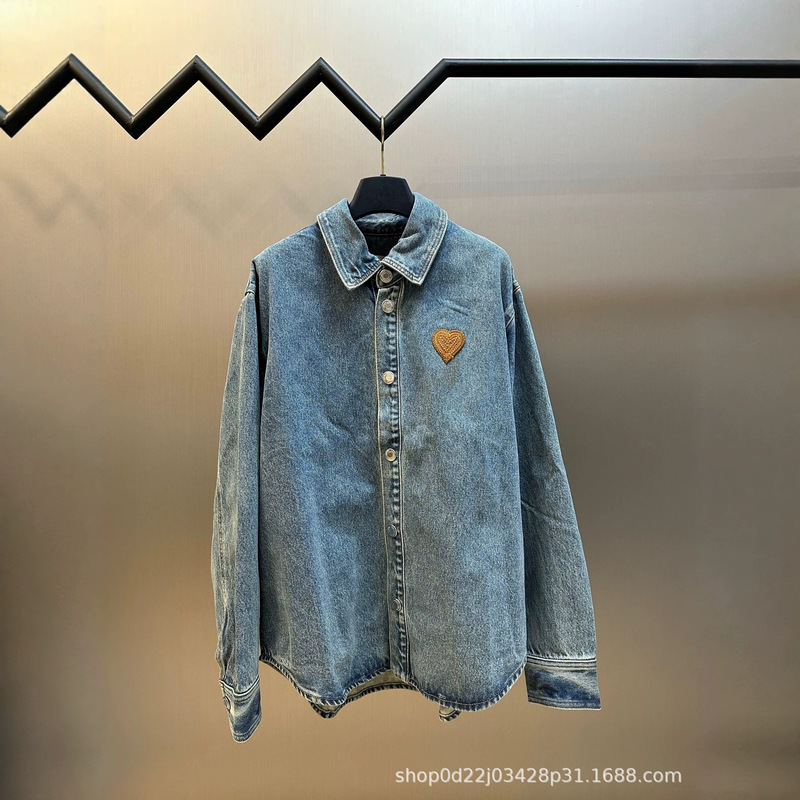 High-end ami 26fw woven heart-pattern denim jacket, washed and distressed, loose fit, versatile, unisex jacket High-end ami 26fw woven heart-pattern denim jacket, washed and distressed, loose fit, versatile, unisex jacket