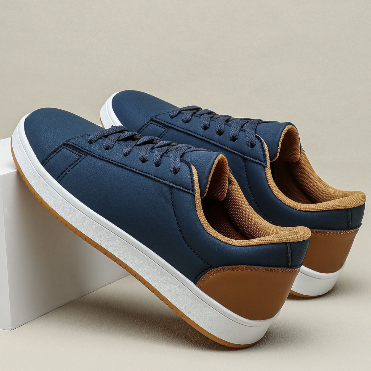 2025 nuevos zapatos de hombre, zapatos deportivos casuales de suela gruesa, venta caliente transfronteriza, zapatos planos al aire libre con cordones, zapatillas de deporte cómodas y transpirables