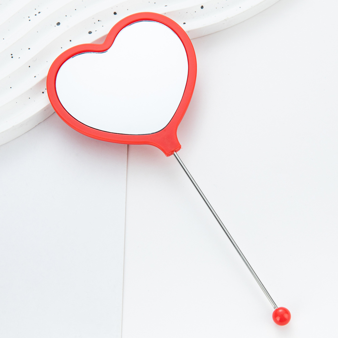 Espejo pequeño con cuentas de bricolaje de amor multicolor Espejo portátil de alta definición Espejo de mano con mango para niñas Espejo de maquillaje