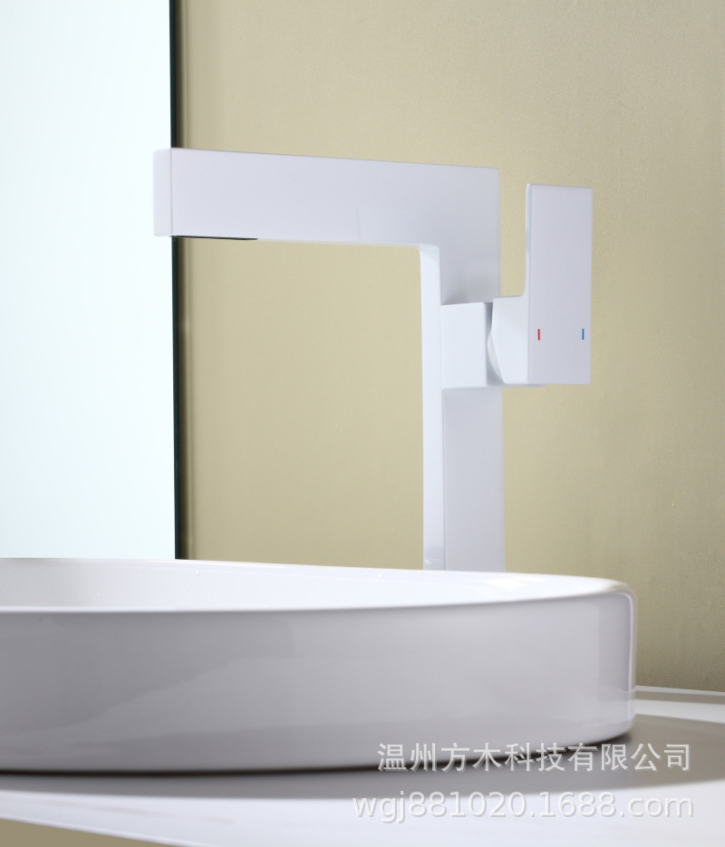 All-copper flat seven-shaped square creative bathroom, waterfall, single hole, single handle, side-opening basin, cold and hot water faucet for washing Item Picture