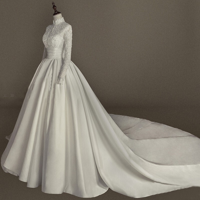Light forest style wedding dress for brides with a long train, 2026 new model, long-sleeved lace, slim fit, plus size, court-style train, suitable for travel photography