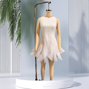 ZR���Q���l �W���LŮ�b ��ʽ�r���OӋ�в�Ƭ����ɚ��|�o���B��ȹ