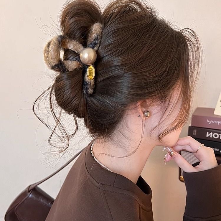 54#Medium-sized coffee-colored leopard print wool fabric oval logo with pearl embellishment, approximately 8cm