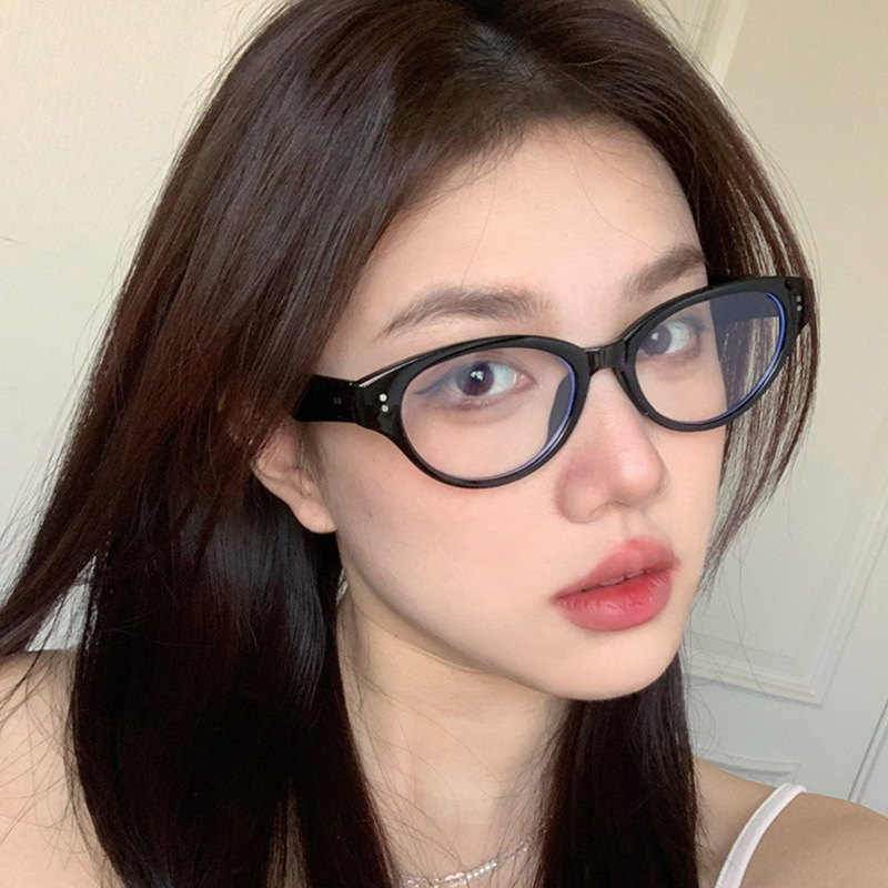 Retro fashionable brand glasses