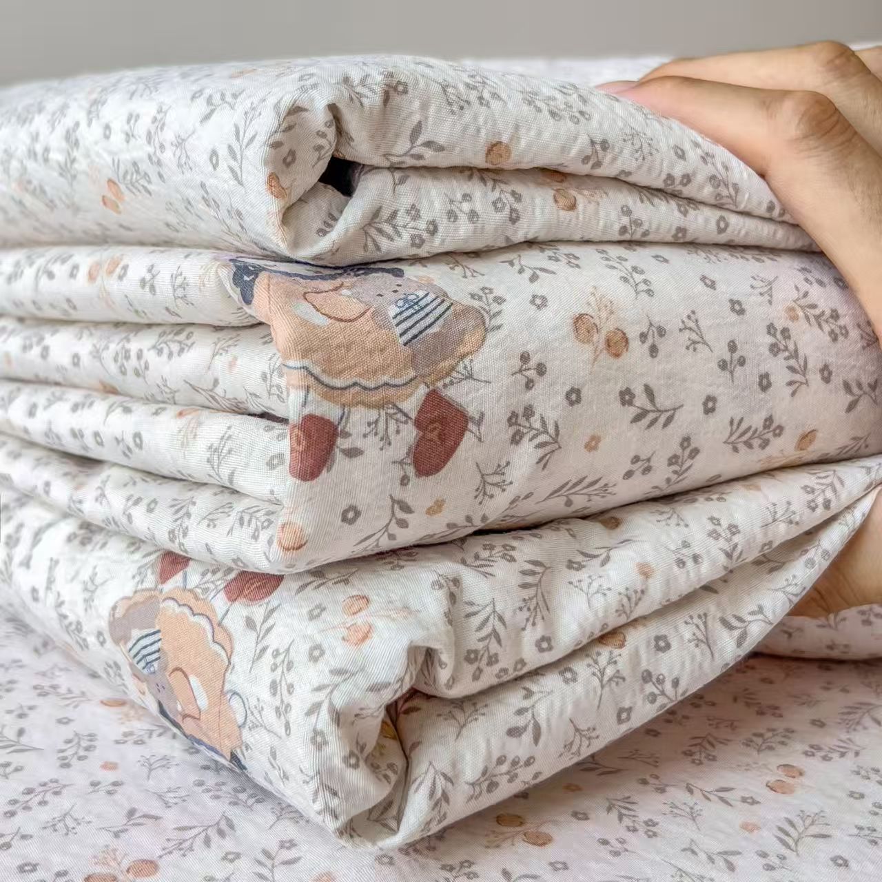 Jacquard gaza de lavado de agua cuatro piezas de cubierta de edredón teñido cubierta de edredón de tres piezas cubierta de sábanas cubierta de almohada de clase madre y bebé