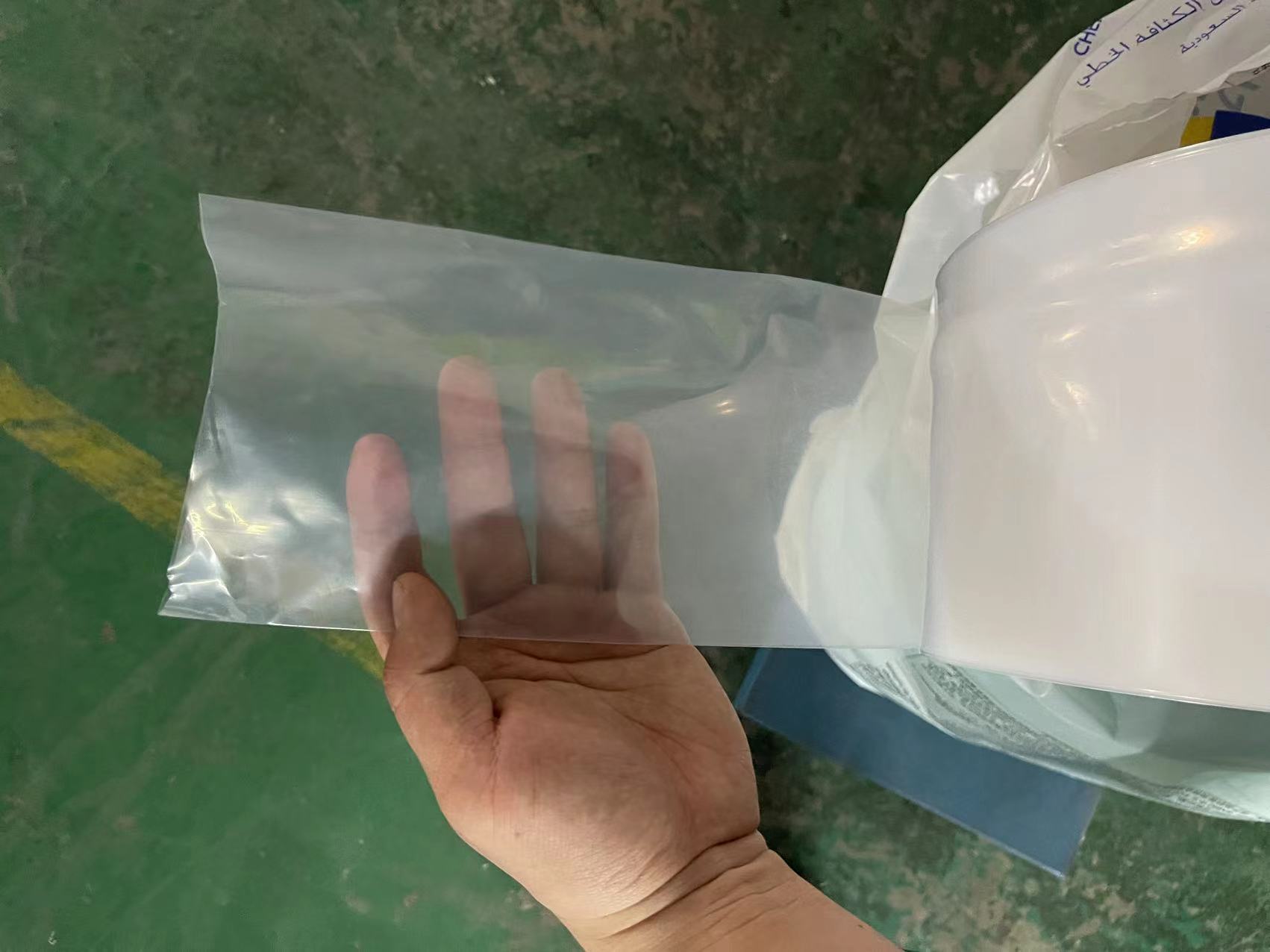 PE plano de alta presión espesado material de tubo transparente película de bobina larga a través de bolsa a prueba de polvo e impermeable embalaje industrial bolsa de PE