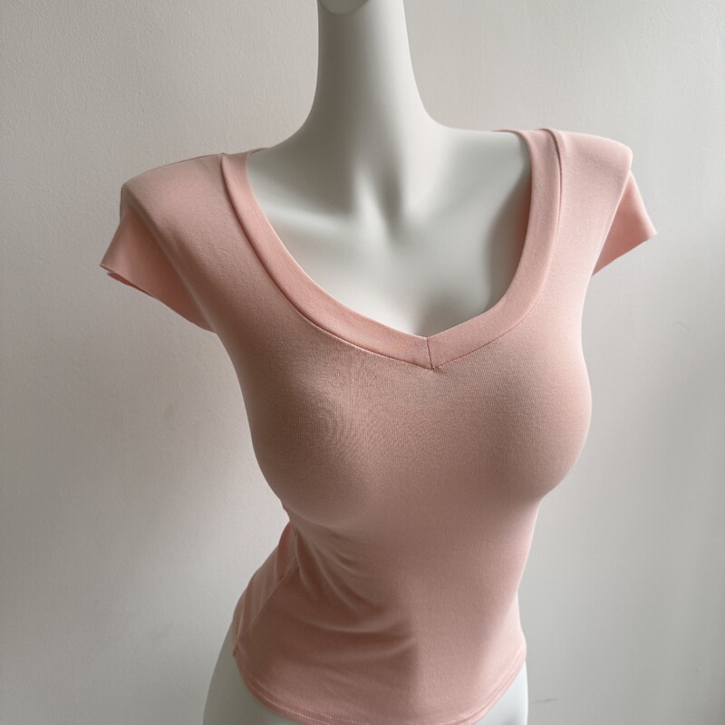 Very comfortable to wear~ A basic, versatile, slimming cotton short-sleeve T-shirt that looks slimming and has a pure and alluring vibe, suitable as a base layer top for women Very comfortable to wear~ A basic, versatile, slimming cotton short-sleeve T-shirt that looks slimming and has a pure and alluring vibe, suitable as a base layer top for women
