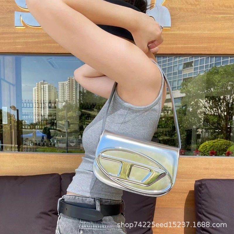 Niche Design Jingle Bag 2025 Spring and Summer Satchel Armpit Bag Female Millennial Sexy Style Silver Shoulder Crossbody Bag