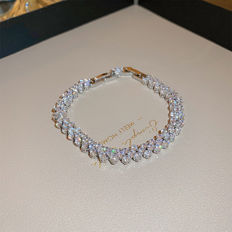 Pulsera de flores de metal transfronteriza europea y americana, nicho femenino, sentido de alta gama, pulsera simple y versátil, accesorios de joyería de lujo ligeros de moda