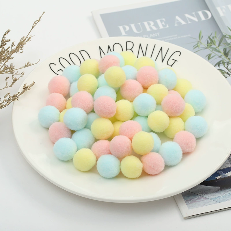 В наличии высокоэластичные помпоны, маленькие помпоны из полиэстера, разноцветные плюшевые шарики, материалы для рукоделия и творчества для одежды, обуви и аксессуаров для головных уборов.