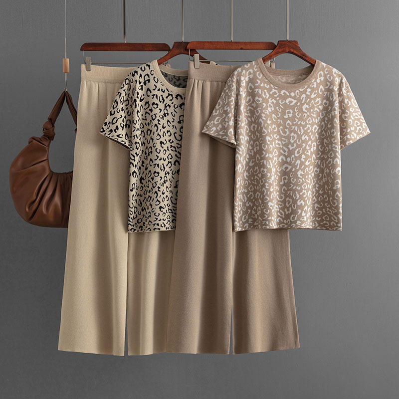 637g Weight Short Sleeve Sleeve Length Viscose fiber Fabric Type Pant Co-ord Set Sets Type 2 Pieces Set Quantity Daily Occasion Round Neck Neckline Loose Fit Type Leopard Pattern Summer, Spring Season Women's Gender Jacquard Design Casual Style Daily Women's Casual Leopard Viscose Fiber Jacquard Pant Co-ord Set Pants Sets 无