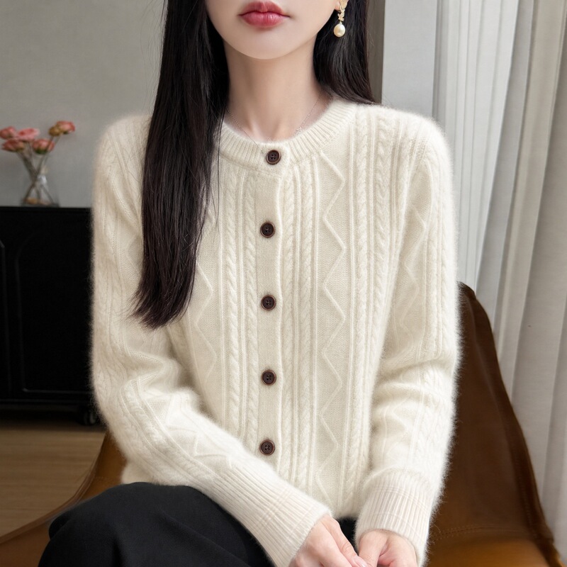 Round-neck retro cable-knit cardigan for women, long-sleeved, single-breasted, soft and comfortable, suitable for autumn and winter, elegant and versatile for work or casual wear Round-neck retro cable-knit cardigan for women, long-sleeved, single-breasted, soft and comfortable, suitable for autumn and winter, elegant and versatile for work or casual wear