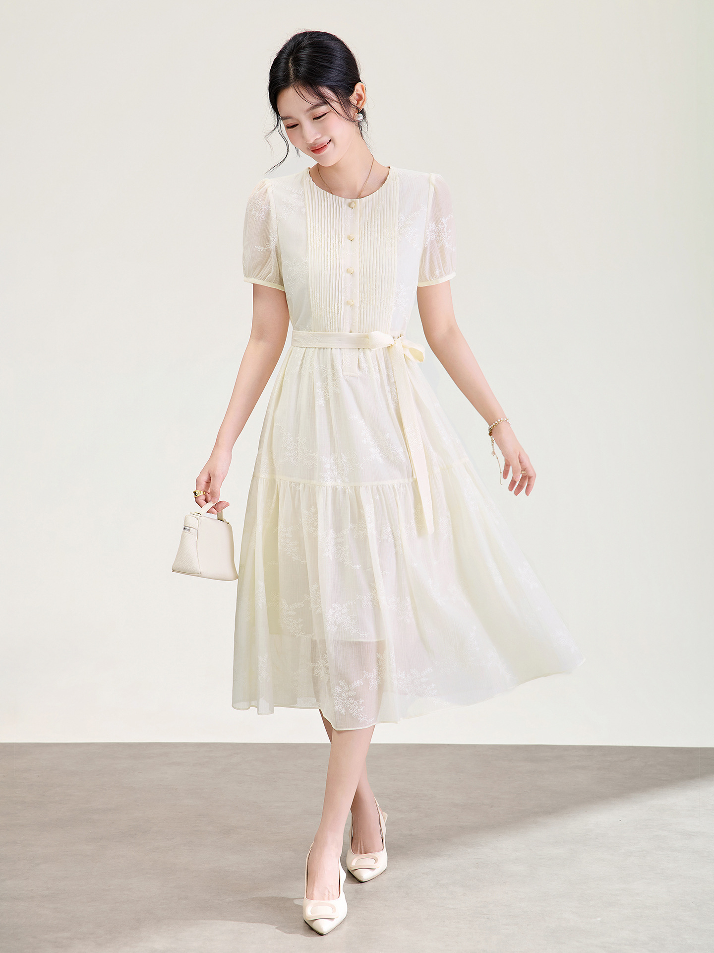 Váy maxi thêu hoa tay ngắn chất liệu tencel mềm mại — màu đen