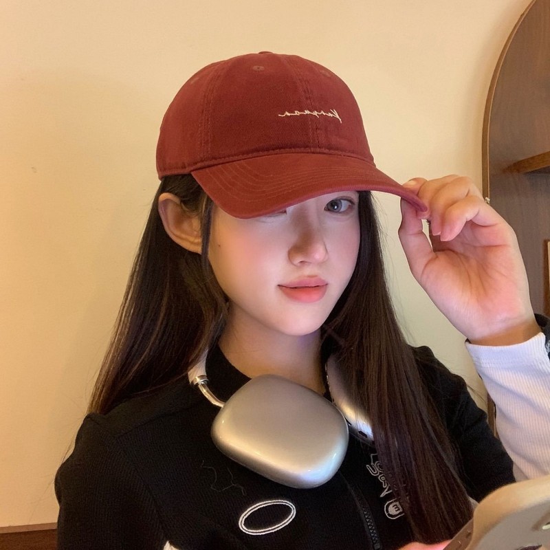 卸売25初秋の新しいスタイルの男性と女性用のウォッシュ加工と古い野球帽、韓国風の文字刺繍ベルト付きひさしキャップ、顔が小さく見える|undefined