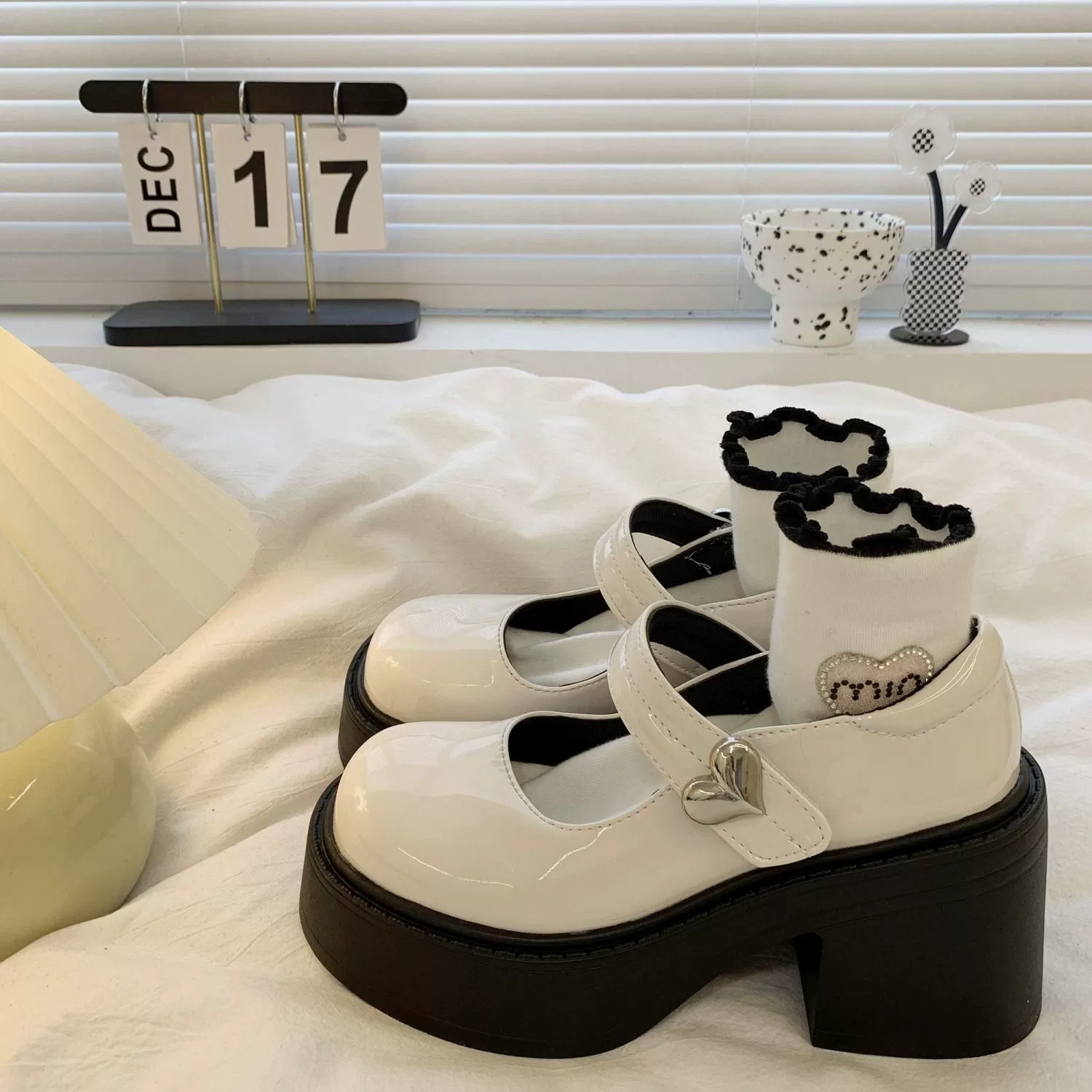 Черные туфли на толстом каблуке маленькие кожаные туфли женские 2024 весна и осень новые французские высокие туфли Mary Jen туфли на каблуках не устают