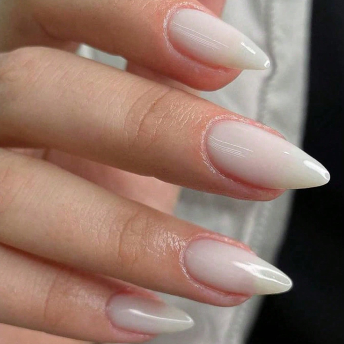 Uña de alta sensibilidad de uso de uñas de color sólido pieza de uñas falsas tipo almendra superficie brillante pieza de uñas desmontable producto terminado