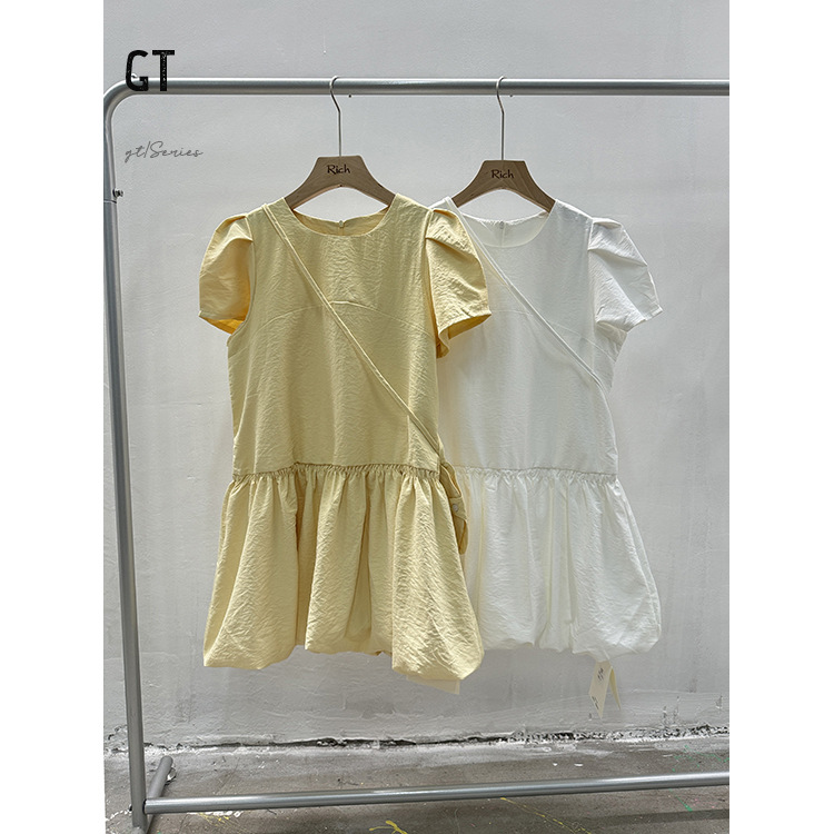 GT6076#F码韩系时尚减龄圆领泡泡袖蓬蓬花苞连衣短裙（配挎包）