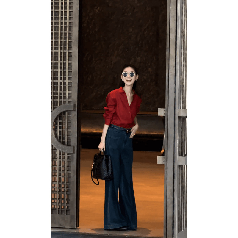 A Complete Set of High-End and Versatile Shirts and Tops with a Sense of Design and Loose High-Waisted Jeans