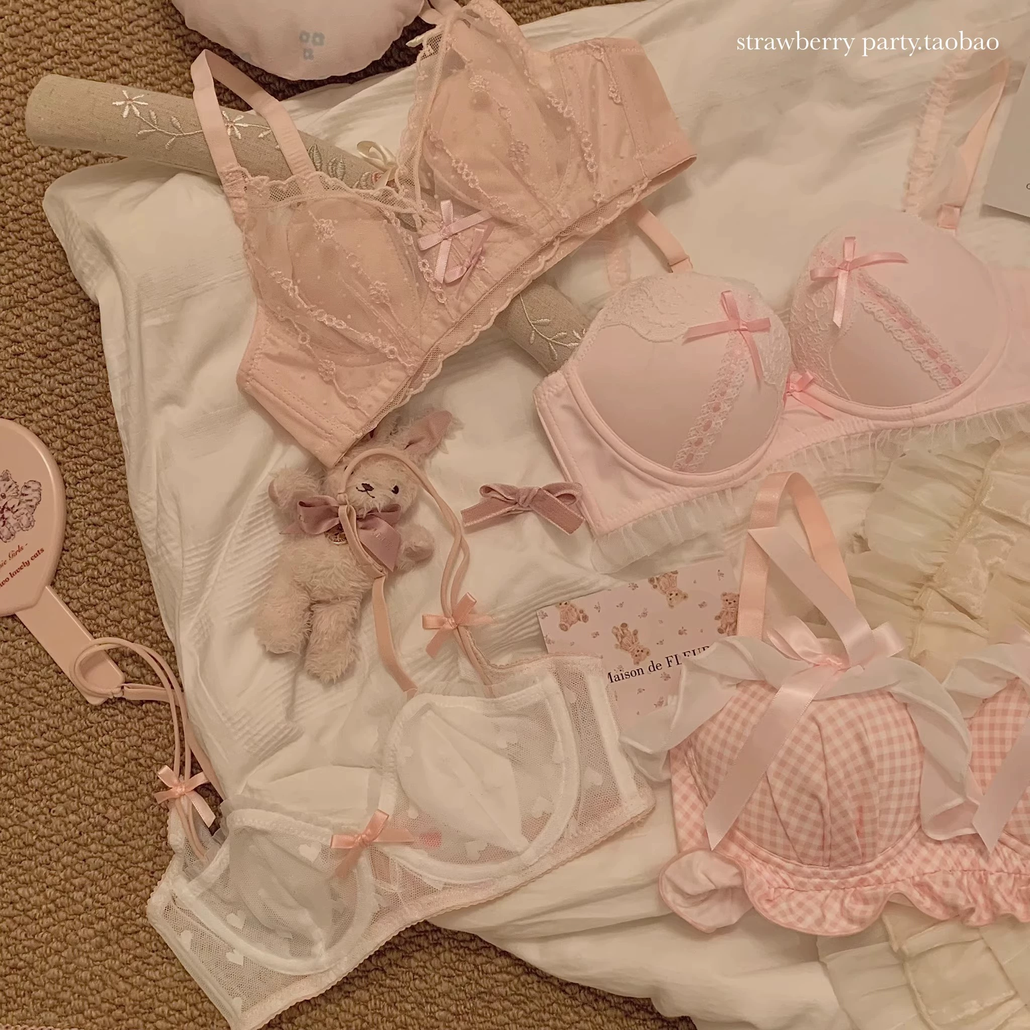 Девичье сердце чистое кружевное маленькое грудное