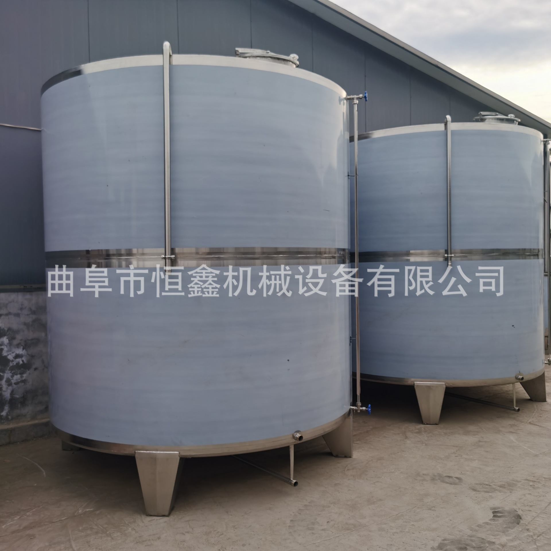 曲阜新品不锈钢立式酒容器 5吨不锈钢酒罐 各类储罐 搅拌罐接酒桶