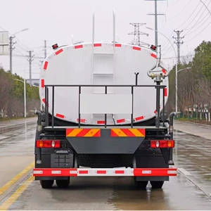 Guangzhou Dongfeng 12 kubmetrlik su çiləyici, kənd təsərrüfatı, duman topu ilə.