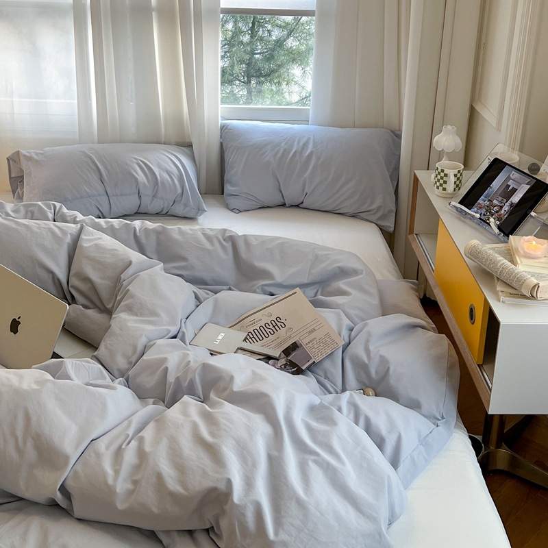 라이트 블루 우유 화이트