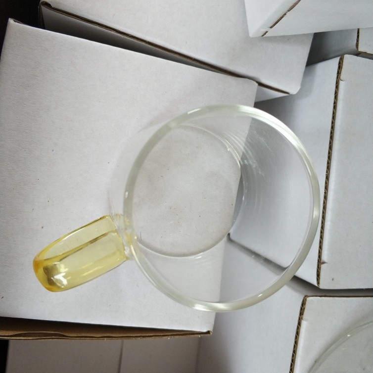 Yellow thickened cup
