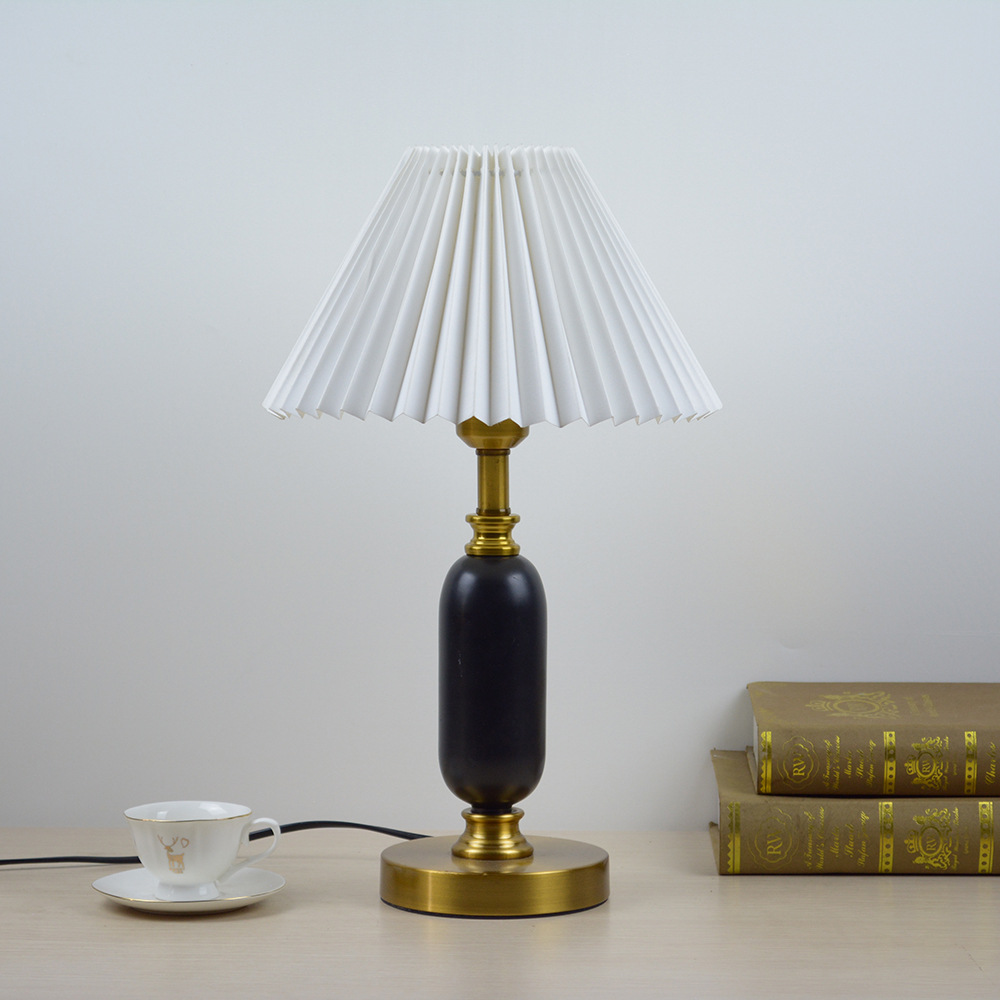 Dormitorio americano lámpara de mesa hogar creativo lámpara de noche nórdico retro cálido chino cerámica boda dormitorio principal Lámpara decorativa