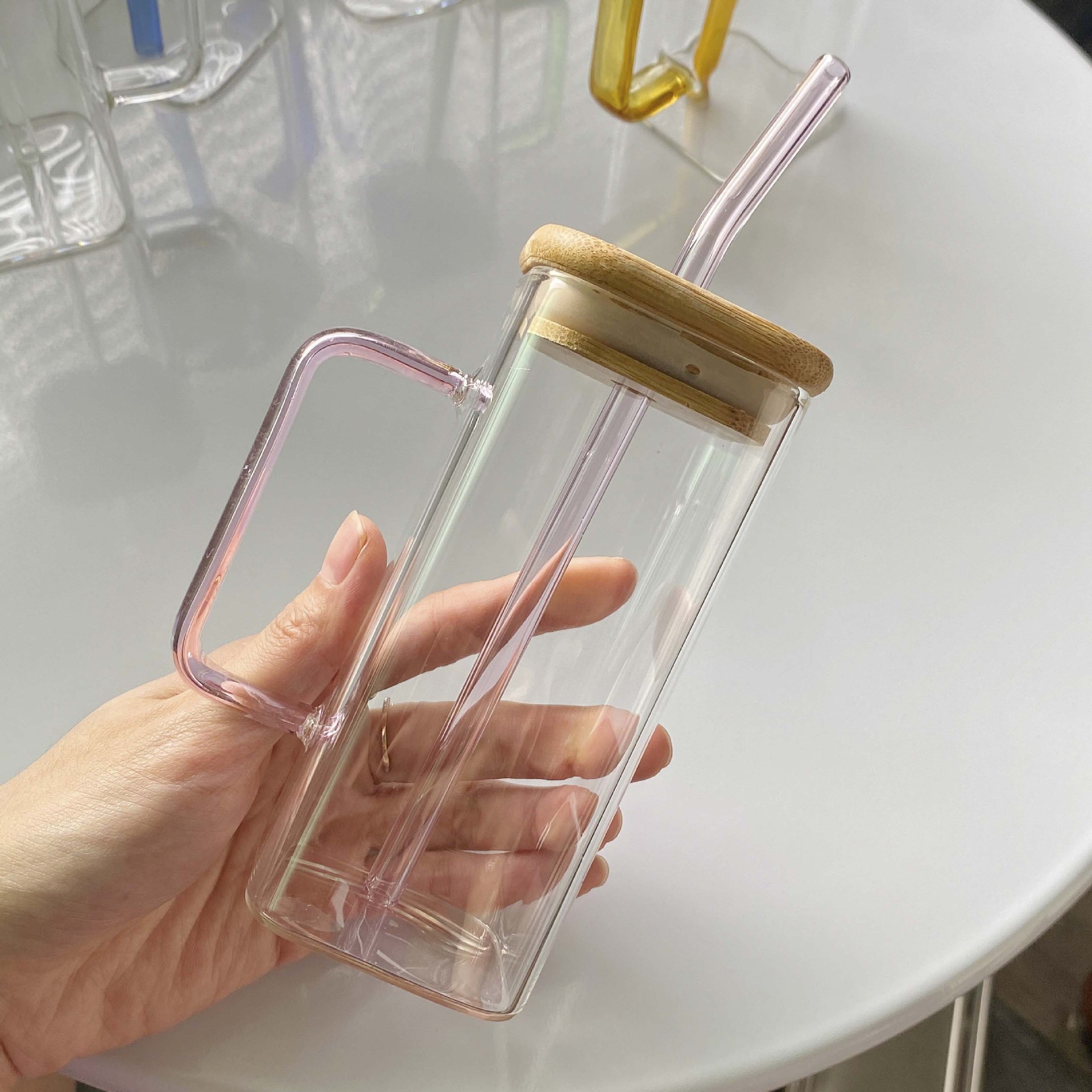 Taza de vidrio cuadrada al por mayor taza de té separada taza de agua de paja transparente taza de vidrio de silicona alta temperatura