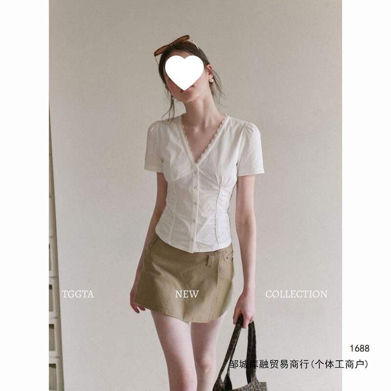 2026 French-style V-neck waist-cinching short-sleeve shirt for petite women, height-enhancing, short-length, lace-trimmed, gentle style top for summer