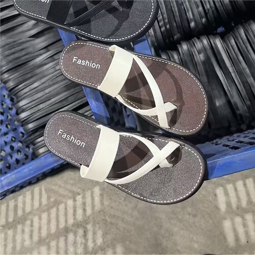 Summer toe slip-on sandals for women, stylish and versatile, cross-wear, non-slip beach shoes, casual flat sandals