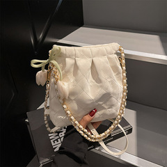 エイミーウサギの女性バッグ2025の新しいファッションは、バックパックのトレンドの純色の洋気刺繍線の肩のチェーンバッグです。