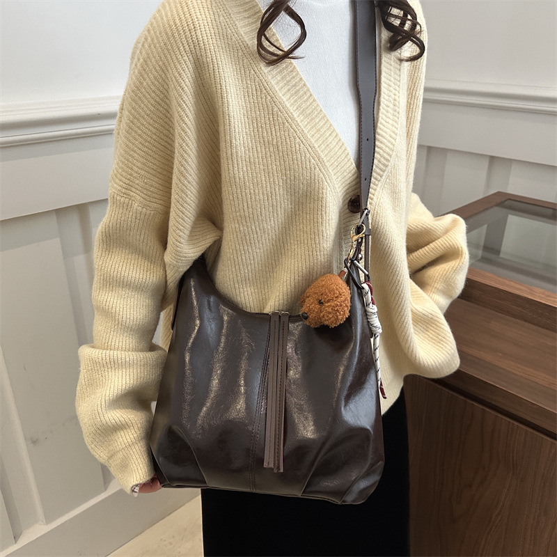 Alta sensación de viaje retro bolso de hombro de invierno 2024 nuevo bolso de mujer bolso de cuero suave brazo bolso de trabajo moda
