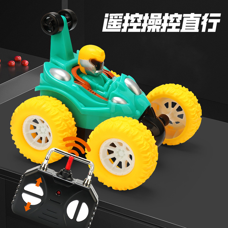 Transfronterizos niños 2.4G cuatro vías control remoto carro de volcado luces cool rodando truco coche de control remoto muchacho al por mayor