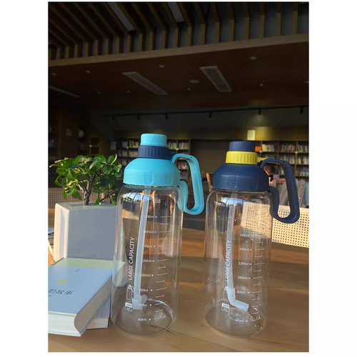 Large capacity water cup plastic cup outdoor portable space kettle with scale sports internet celebrity drinking straw cup gift