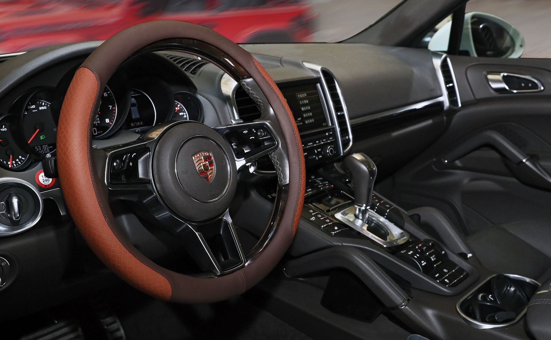 Classic Embossed Contrasting Color Steering Wheel Cover, Microfiber Leather, Non-Slip, Breathable, Universal for All Seasons, Non-Slip and Wear-Resistant Handle Cover