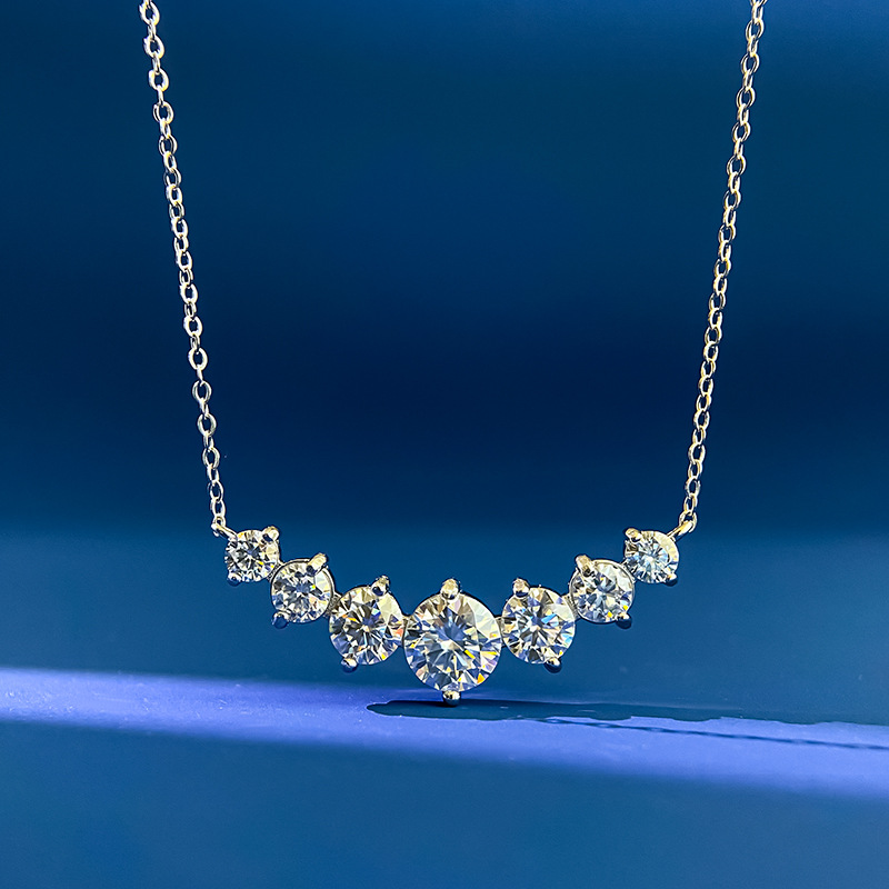 D-color moissanite necklace, Seven Princesses Smile necklace, S925 sterling silver clavicle chain, 1-carat pendant, high-end cross-border style.