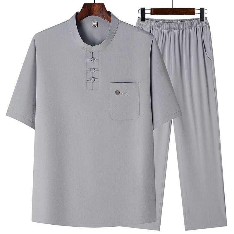 밝은 회색 정장