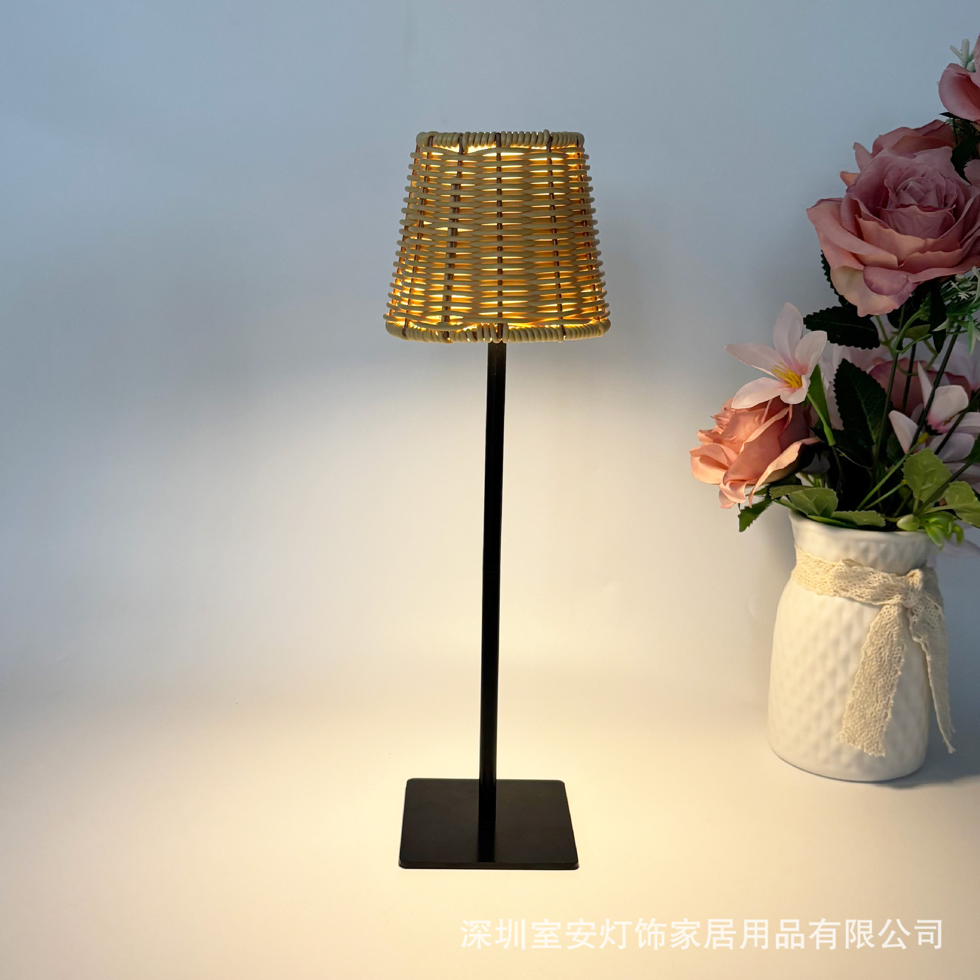 Lámpara de Mesa LED de Ratán Recargable USB con Luz de Ambiente para Sala de Estar y Restaurante