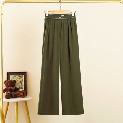 A10 pantalones de piernas largas de tejido rectas casuales cinturón elástico suelto deportivo femenino muestra piernas largas en stock image 3