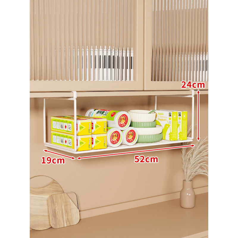 食器棚の下に棚を掛けて棚を吊るします。