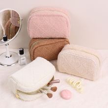 羊羔毛毛绒化妆包大容量高级感女手拿包收纳包袋一个起批跨境代发