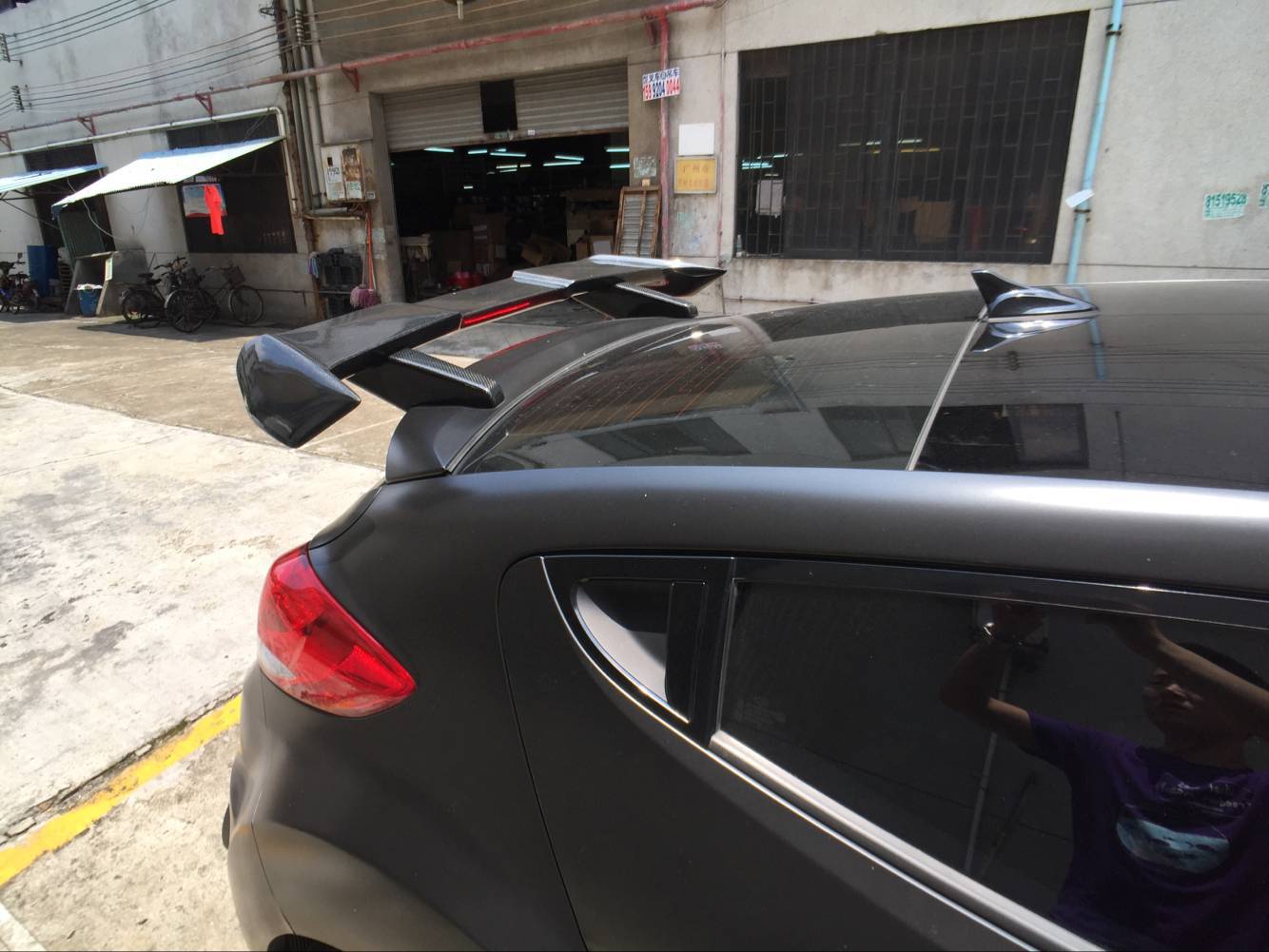 Suitable for Hyundai Veloster car modification parts, carbon fiber rear spoiler, MR V3 spoiler