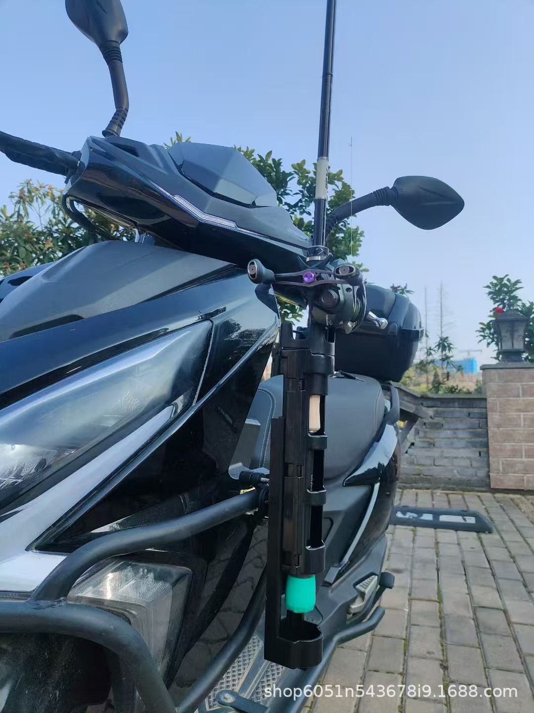 Motorcycle fishing rod holder, universal for electric vehicles, waterproof and portable fishing fixture for riding