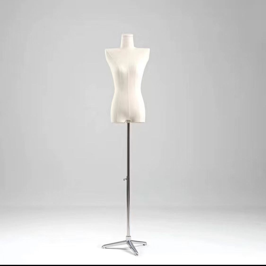 Modelo de busto femenino accesorios hombros planos estante de ropa de estilo coreano estante de ventana maniquí estante de exhibición de cuerpo humano