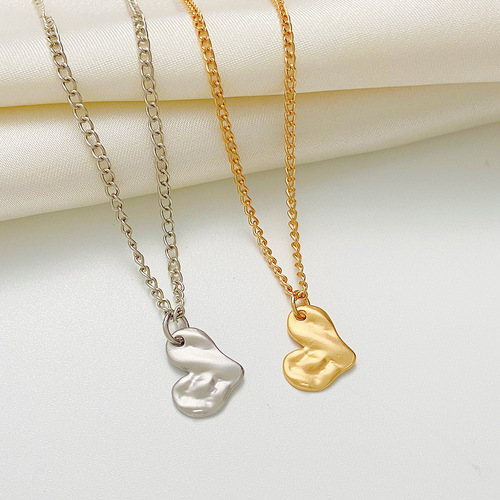 Fashionable and Simple Heart Necklace with Trendy Cute Peach Heart Pendant and Clasp Chain