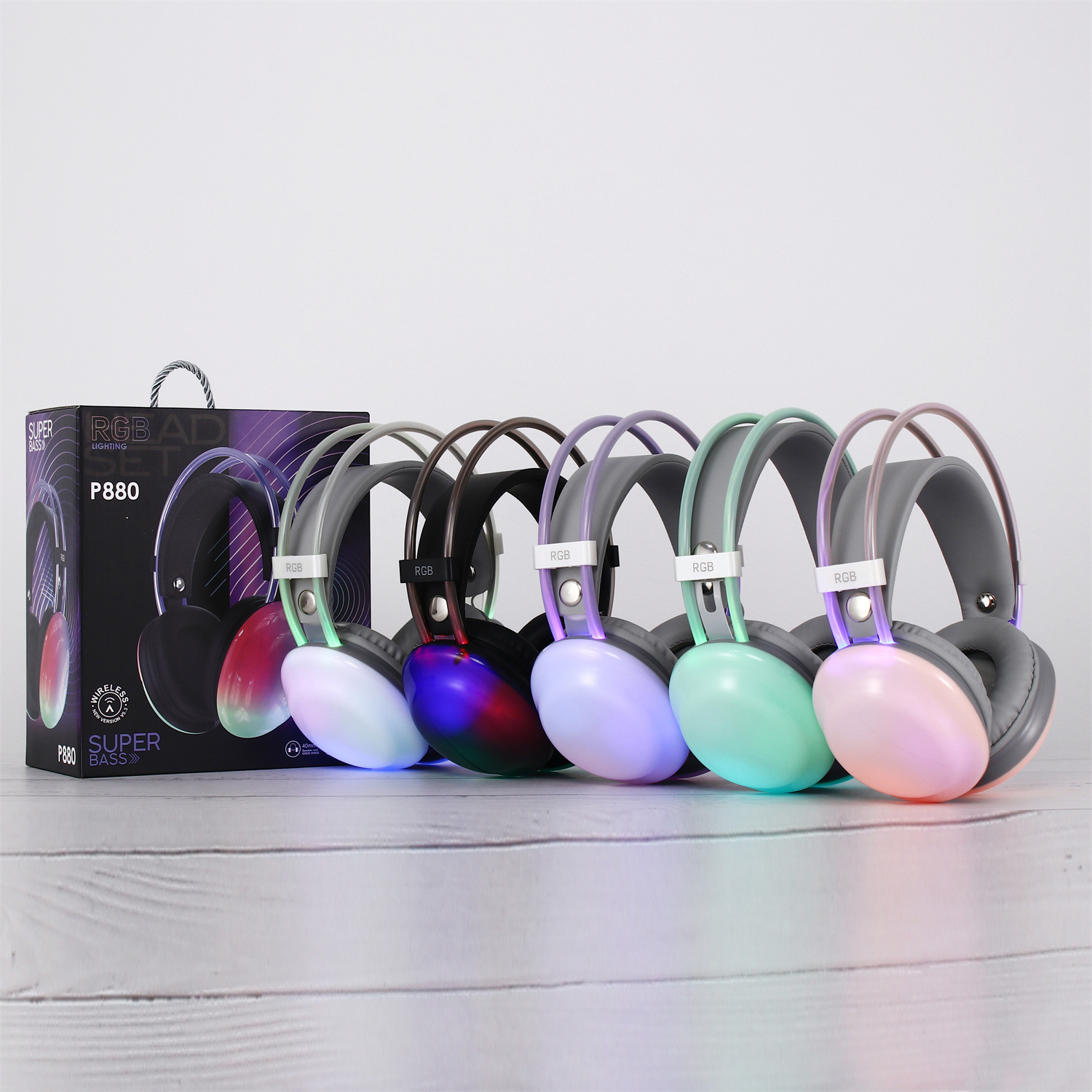 Nuevo auricular Bluetooth montado en la cabeza transfronterizo, auricular inalámbrico RGB luminoso de graves pesados, duración de la batería ultralarga y reducción de ruido